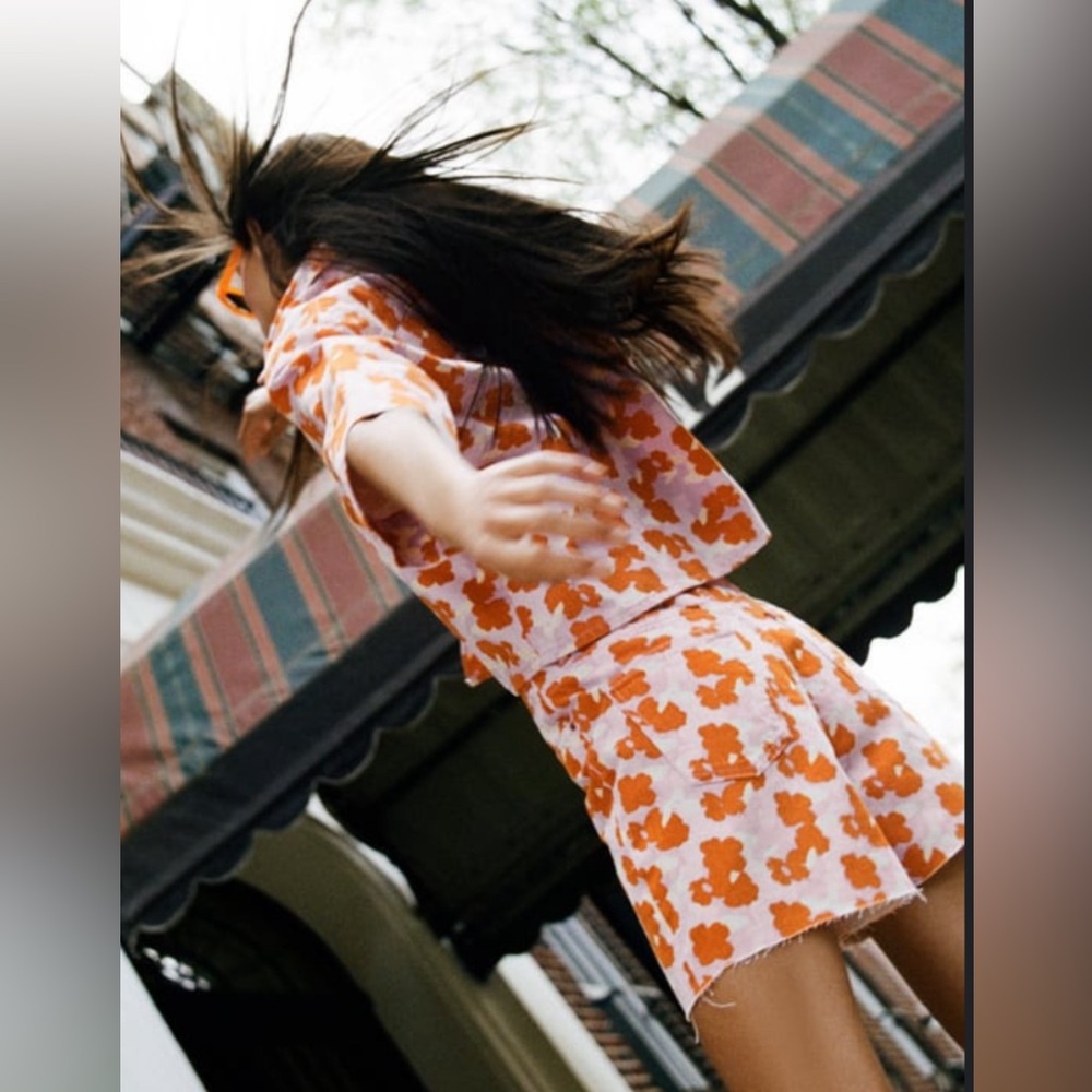 Zara Floral 90s themed top